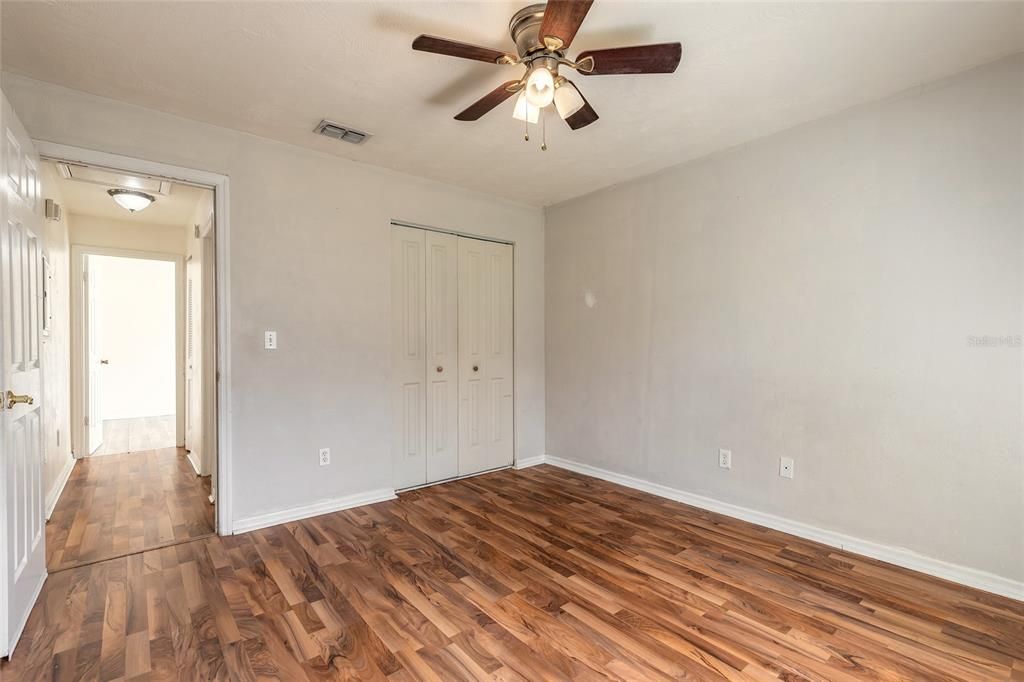 待售: $115,000 (2 贝兹, 1 浴室, 975 平方英尺)