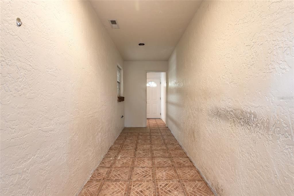 待售: $115,000 (2 贝兹, 1 浴室, 975 平方英尺)