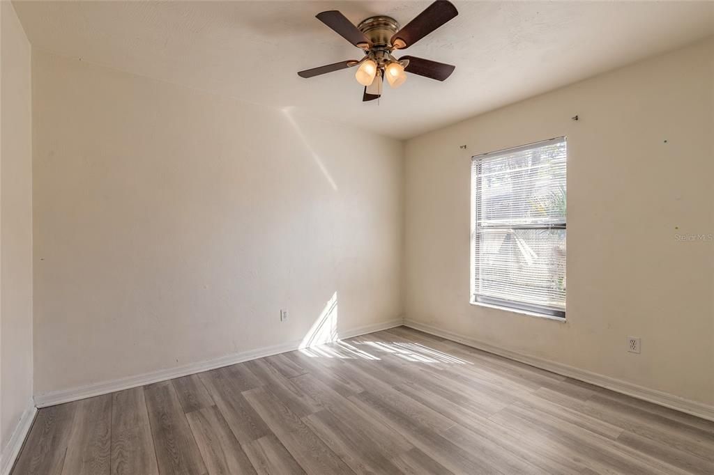 待售: $115,000 (2 贝兹, 1 浴室, 975 平方英尺)