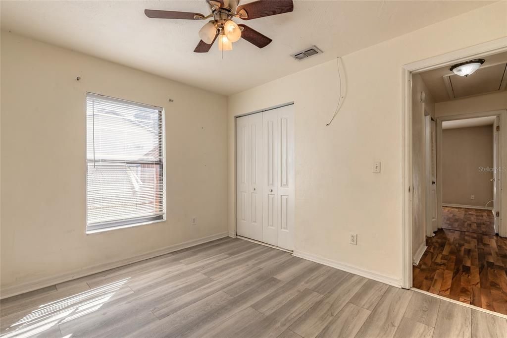 待售: $115,000 (2 贝兹, 1 浴室, 975 平方英尺)