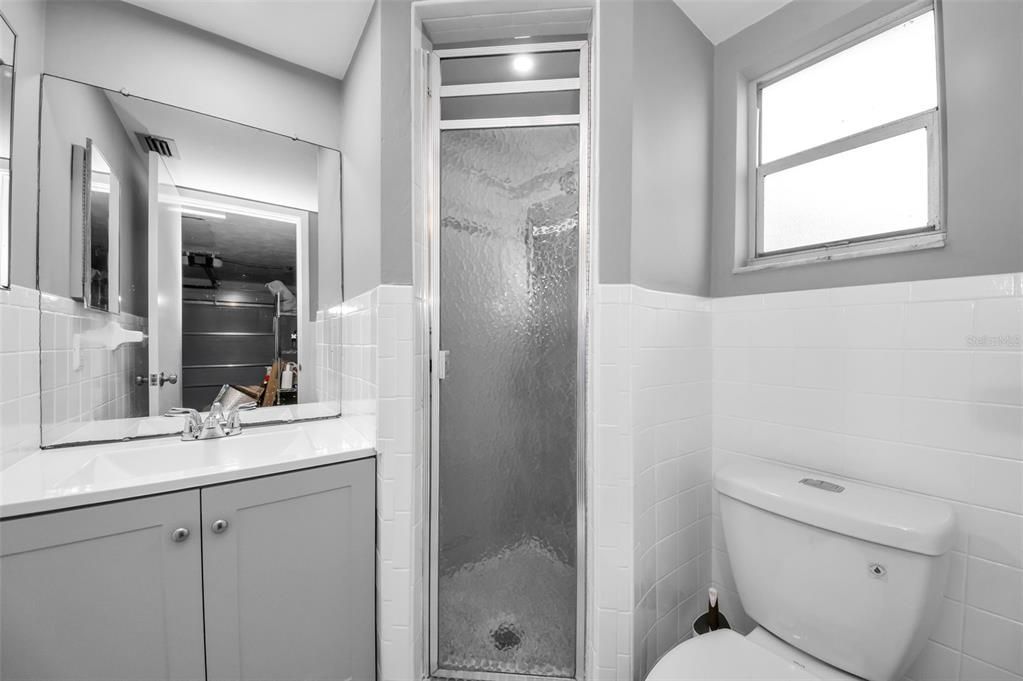 合同活跃: $305,000 (2 贝兹, 2 浴室, 1121 平方英尺)