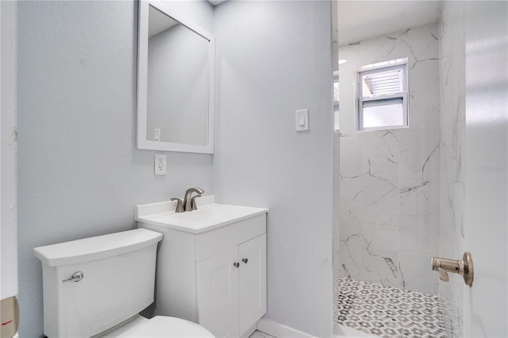 合同活跃: $260,000 (2 贝兹, 1 浴室, 768 平方英尺)