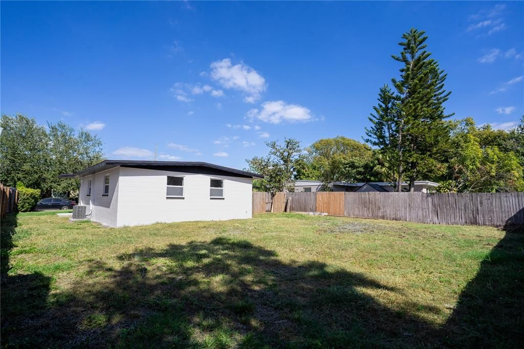 合同活跃: $260,000 (2 贝兹, 1 浴室, 768 平方英尺)