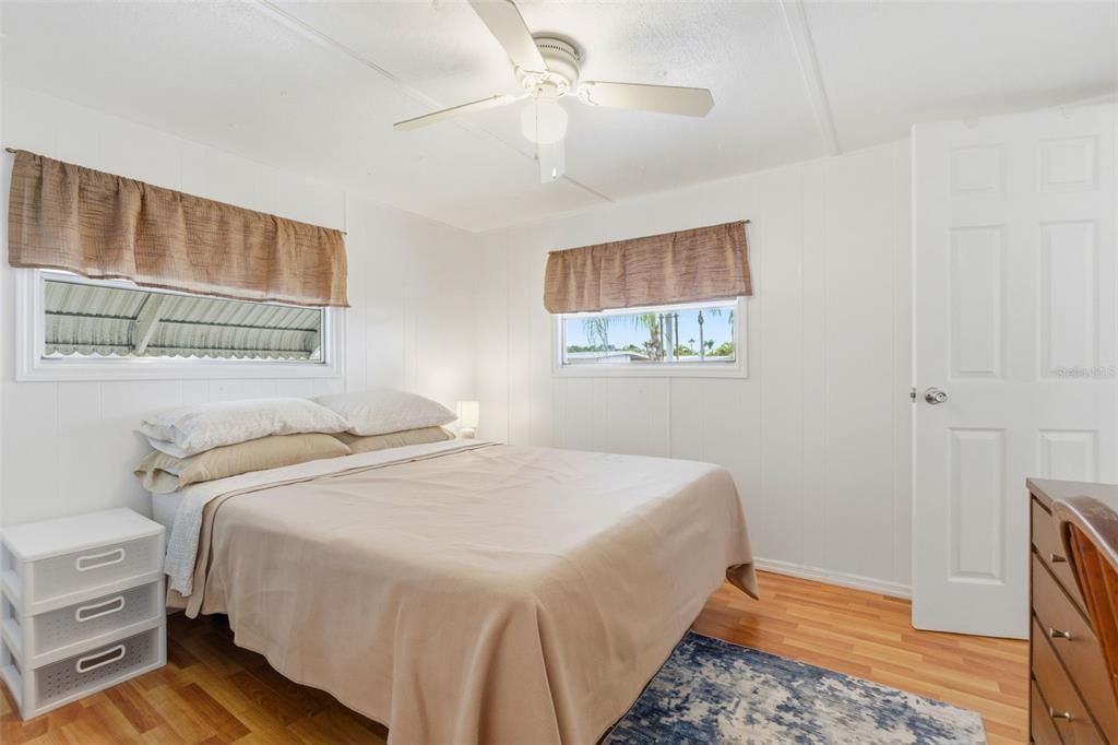 На продажу: $85,000 (2 спален, 1 ванн, 852 Квадратных фут)