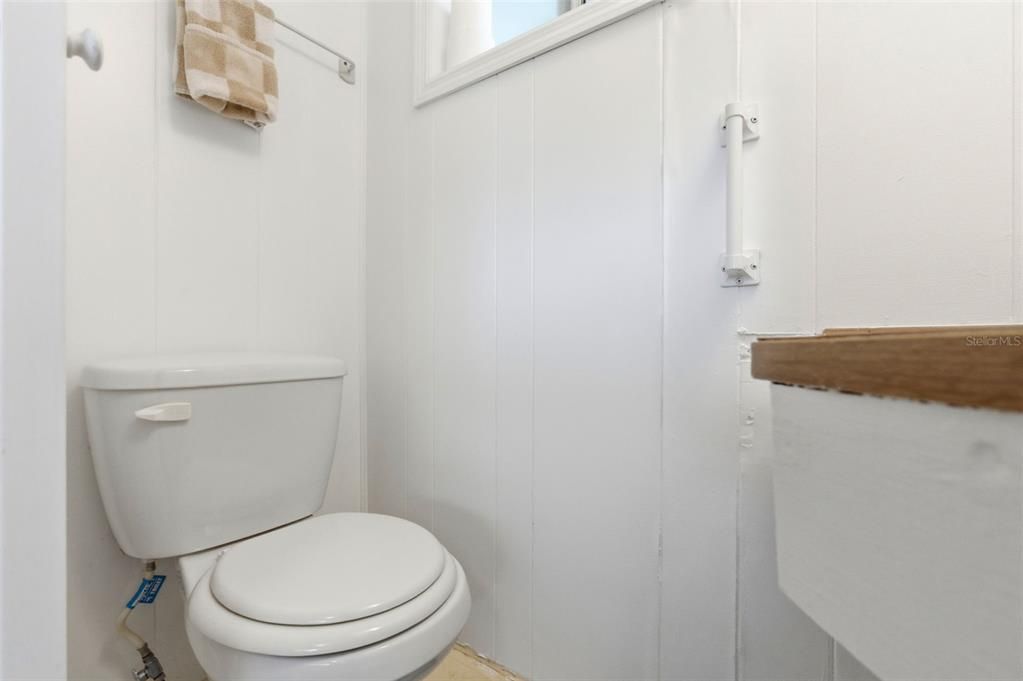 На продажу: $85,000 (2 спален, 1 ванн, 852 Квадратных фут)