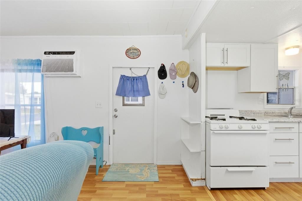 На продажу: $85,000 (2 спален, 1 ванн, 852 Квадратных фут)