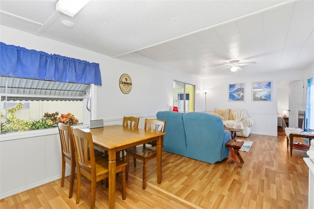 На продажу: $85,000 (2 спален, 1 ванн, 852 Квадратных фут)