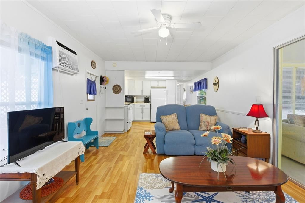 На продажу: $85,000 (2 спален, 1 ванн, 852 Квадратных фут)