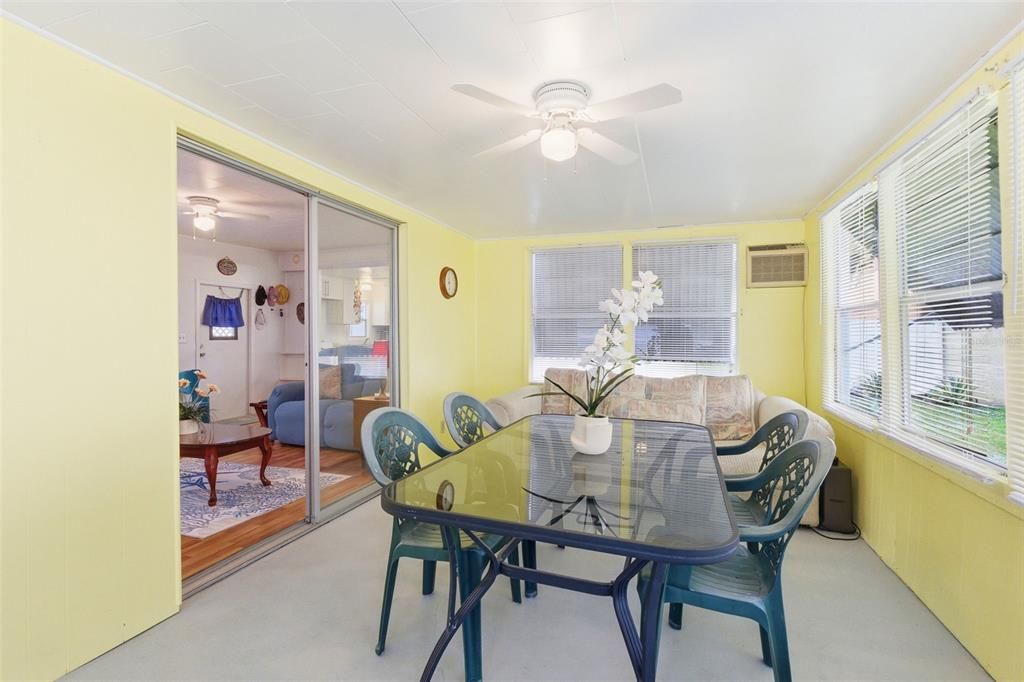 На продажу: $85,000 (2 спален, 1 ванн, 852 Квадратных фут)