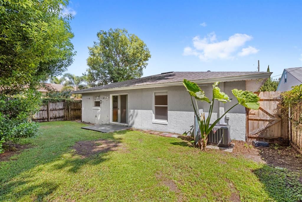 For Rent: $1,795 (2 beds, 2 baths, 800 Square Feet)