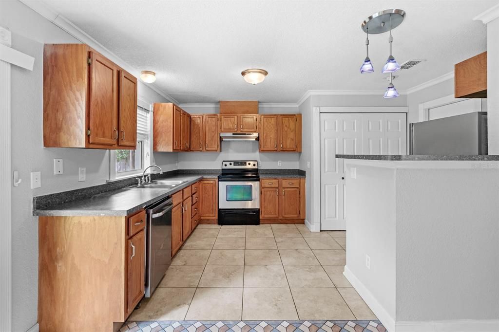 For Rent: $1,795 (2 beds, 2 baths, 800 Square Feet)