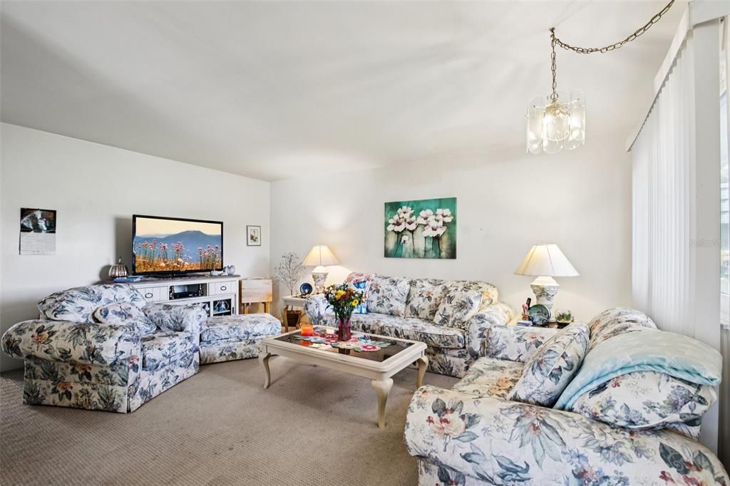 待售: $115,000 (2 贝兹, 2 浴室, 960 平方英尺)