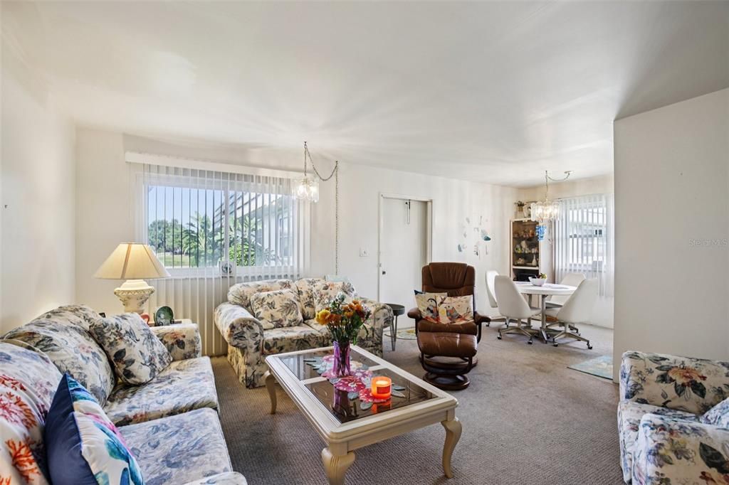 待售: $115,000 (2 贝兹, 2 浴室, 960 平方英尺)