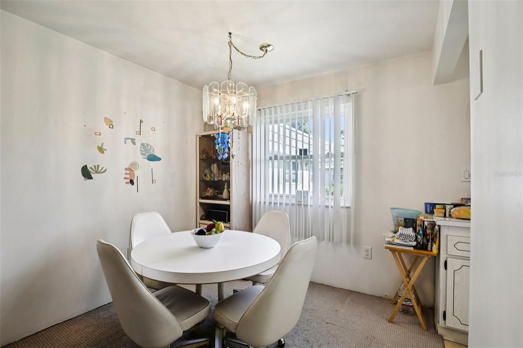 待售: $115,000 (2 贝兹, 2 浴室, 960 平方英尺)