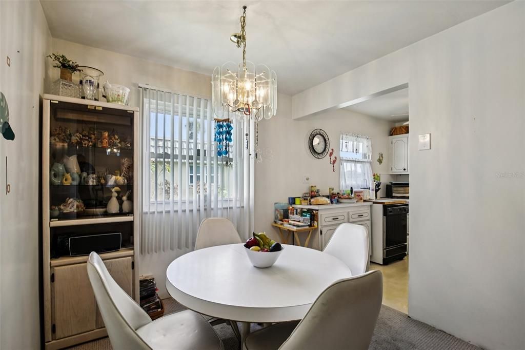 待售: $115,000 (2 贝兹, 2 浴室, 960 平方英尺)