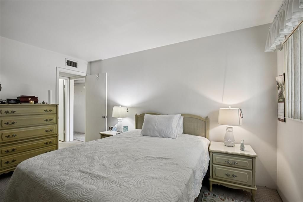 待售: $115,000 (2 贝兹, 2 浴室, 960 平方英尺)