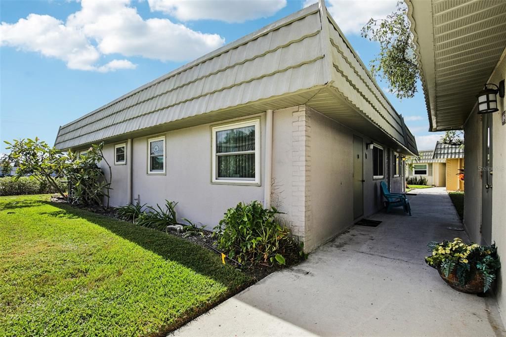 待售: $115,000 (2 贝兹, 2 浴室, 960 平方英尺)