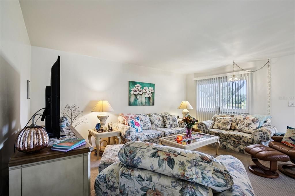 待售: $115,000 (2 贝兹, 2 浴室, 960 平方英尺)