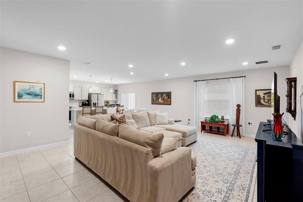 待售: $375,000 (4 贝兹, 2 浴室, 1854 平方英尺)