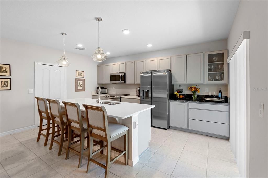 待售: $375,000 (4 贝兹, 2 浴室, 1854 平方英尺)