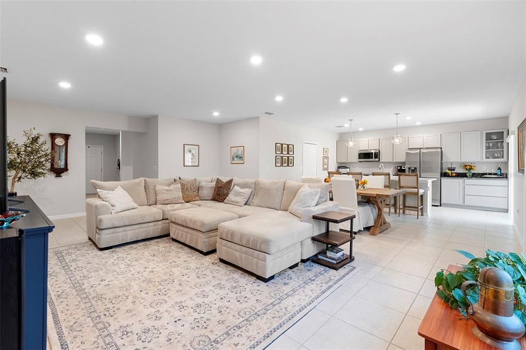 待售: $375,000 (4 贝兹, 2 浴室, 1854 平方英尺)