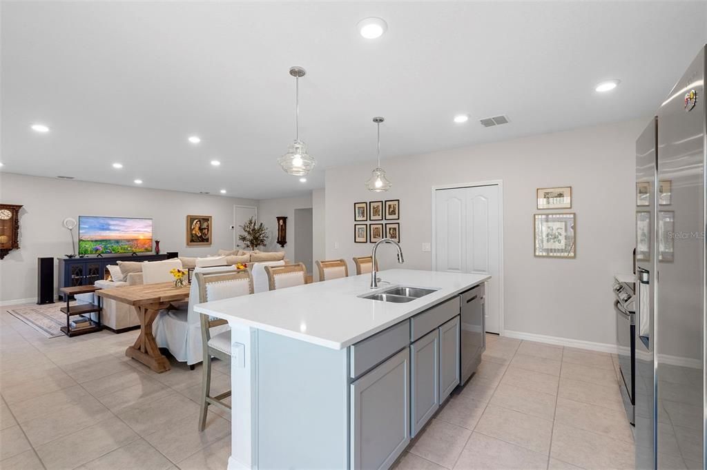 待售: $375,000 (4 贝兹, 2 浴室, 1854 平方英尺)