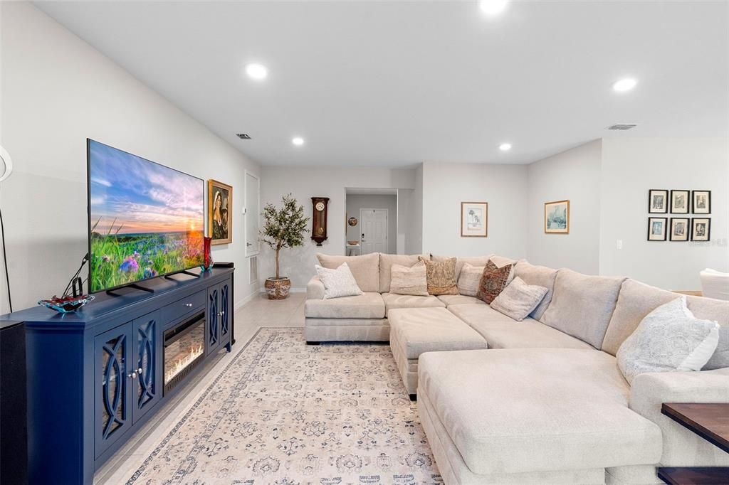 待售: $375,000 (4 贝兹, 2 浴室, 1854 平方英尺)