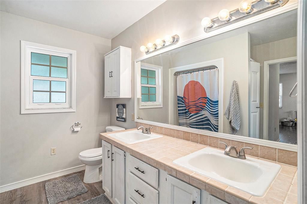 For Sale: $679,999 (5 beds, 3 baths, 3480 Square Feet)