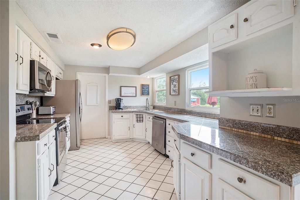 For Sale: $679,999 (5 beds, 3 baths, 3480 Square Feet)