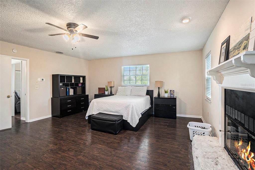 For Sale: $679,999 (5 beds, 3 baths, 3480 Square Feet)