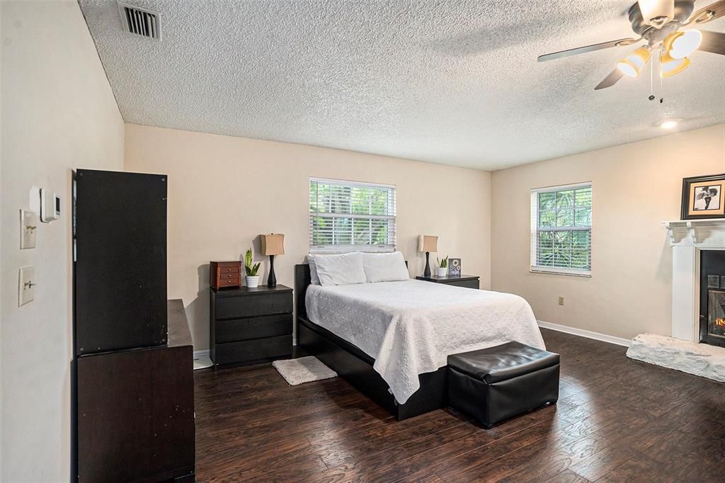 For Sale: $679,999 (5 beds, 3 baths, 3480 Square Feet)