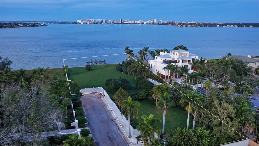 For Sale: $9,850,000 (1.11 acres)