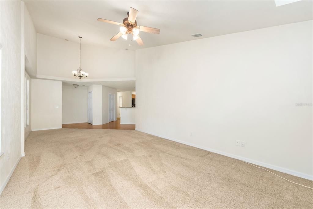 待售: $245,000 (2 贝兹, 2 浴室, 1243 平方英尺)