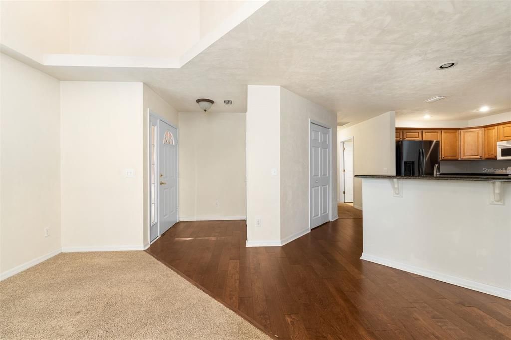 待售: $245,000 (2 贝兹, 2 浴室, 1243 平方英尺)