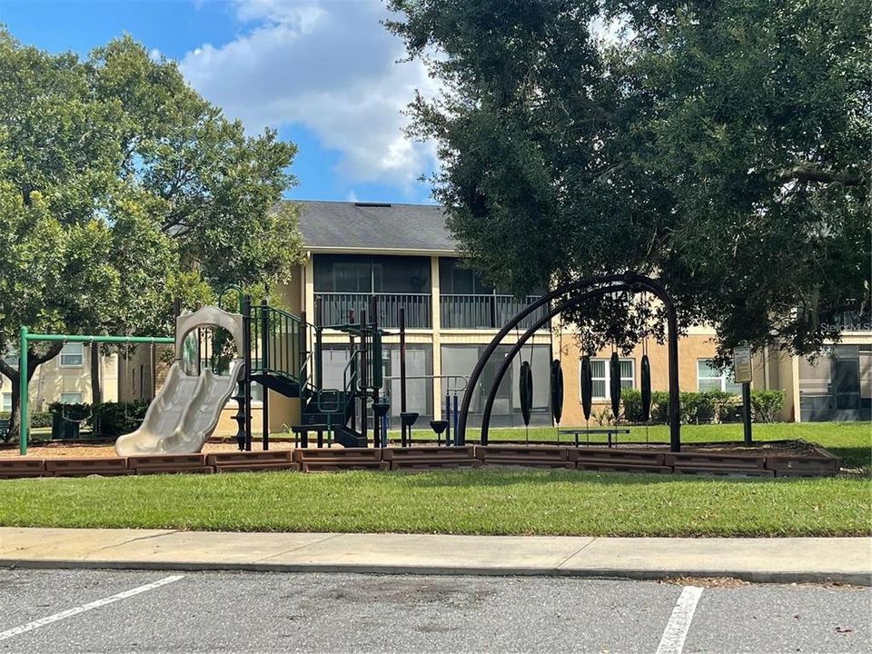 В аренду: $1,750 (2 спален, 2 ванн, 905 Квадратных фут)