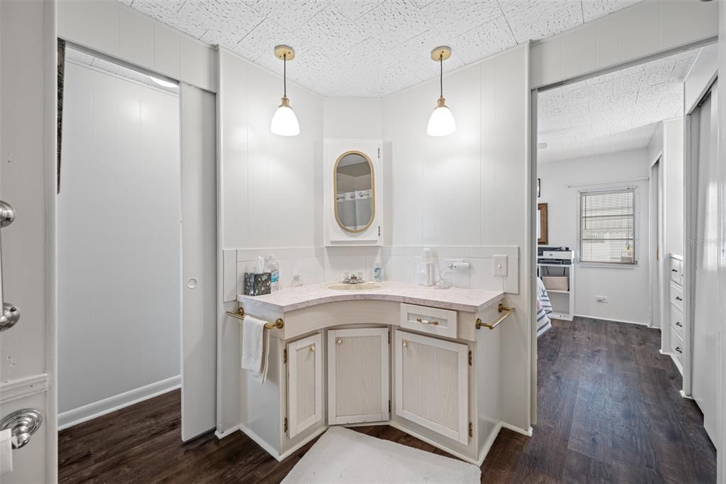 На продажу: $249,900 (2 спален, 2 ванн, 1008 Квадратных фут)