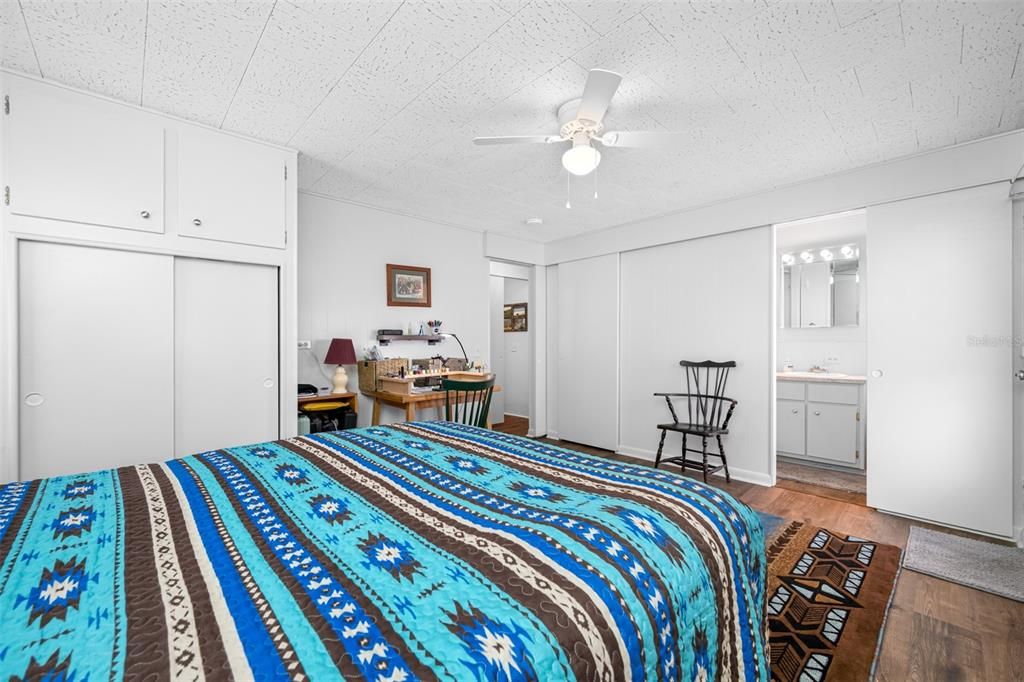 На продажу: $249,900 (2 спален, 2 ванн, 1008 Квадратных фут)