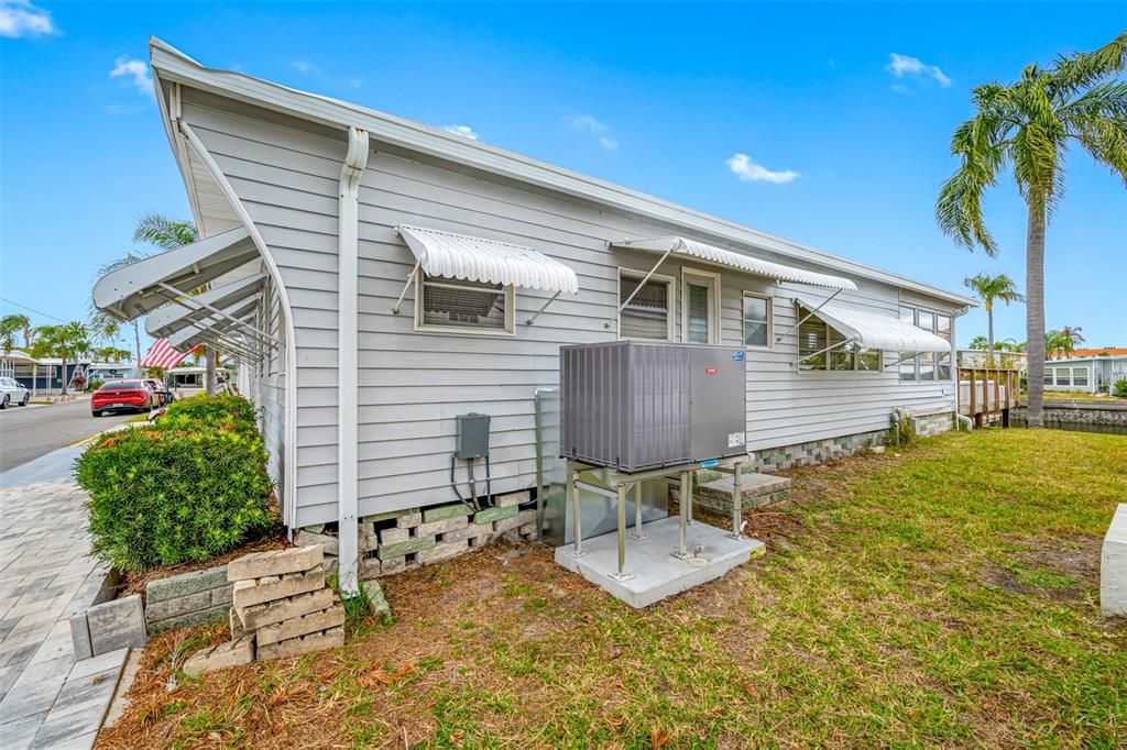 На продажу: $249,900 (2 спален, 2 ванн, 1008 Квадратных фут)