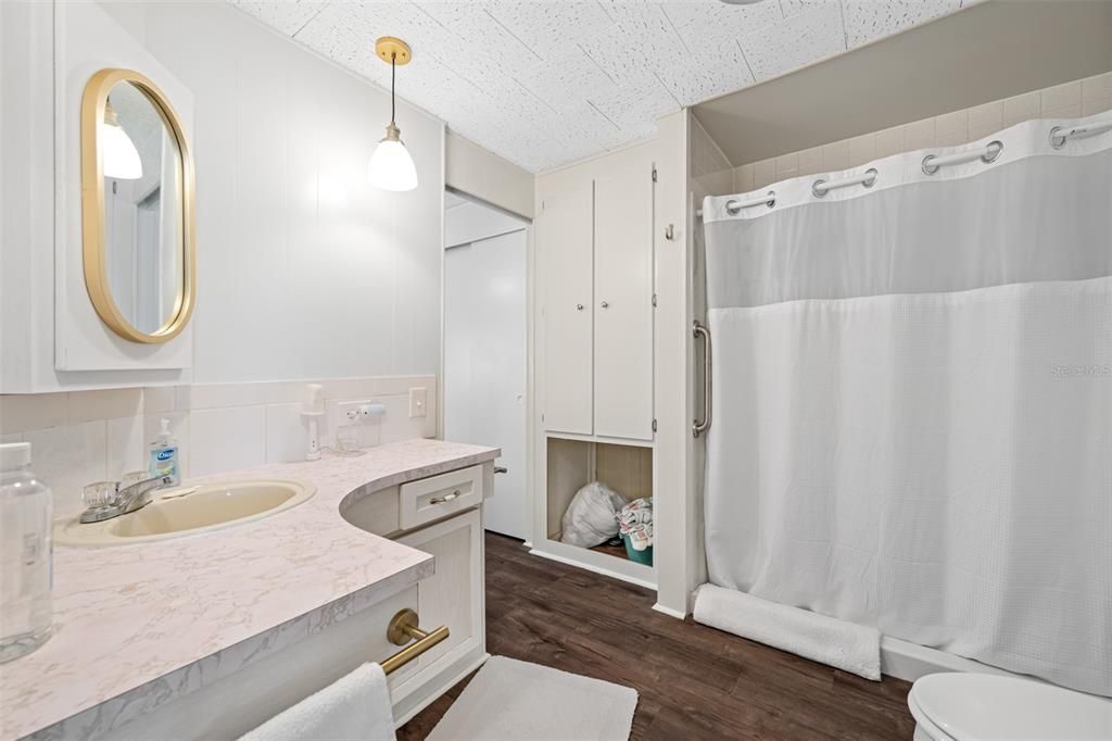 На продажу: $249,900 (2 спален, 2 ванн, 1008 Квадратных фут)