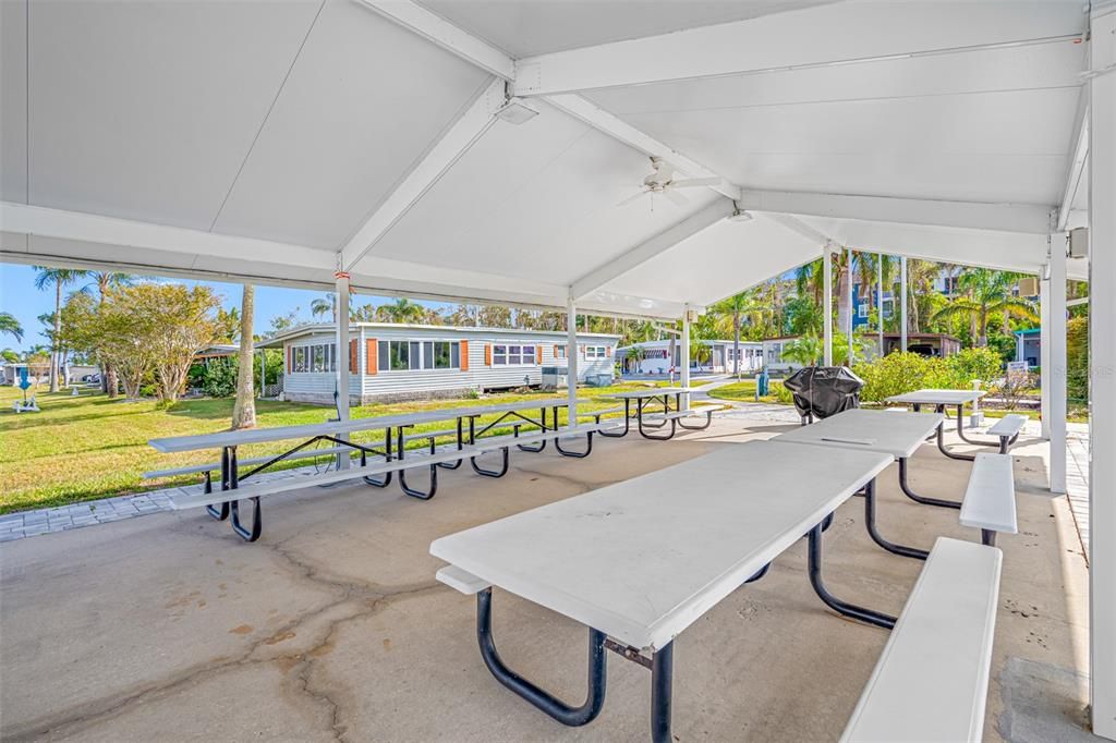 На продажу: $249,900 (2 спален, 2 ванн, 1008 Квадратных фут)