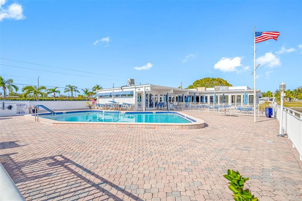 На продажу: $249,900 (2 спален, 2 ванн, 1008 Квадратных фут)