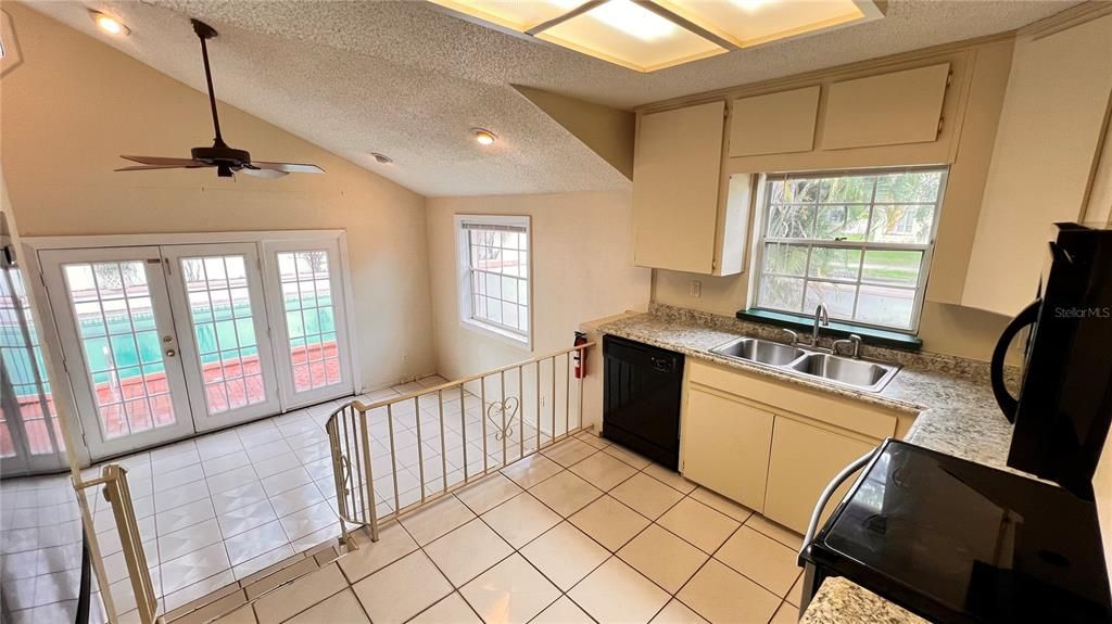 В аренду: $3,295 (3 спален, 2 ванн, 1747 Квадратных фут)