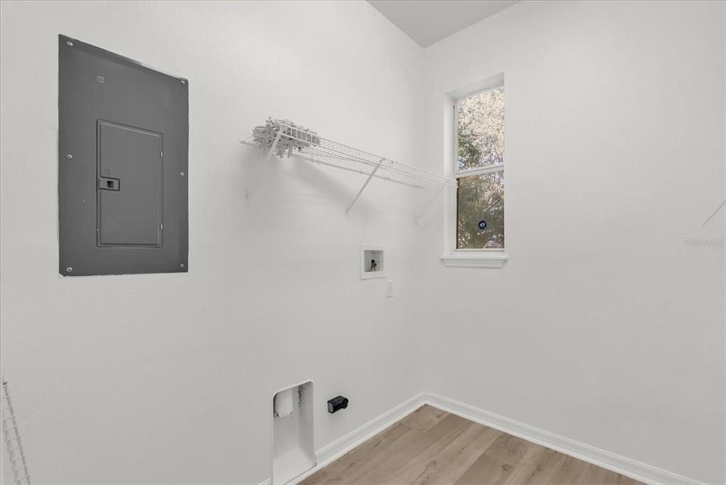 For Sale: $289,000 (3 beds, 2 baths, 1624 Square Feet)