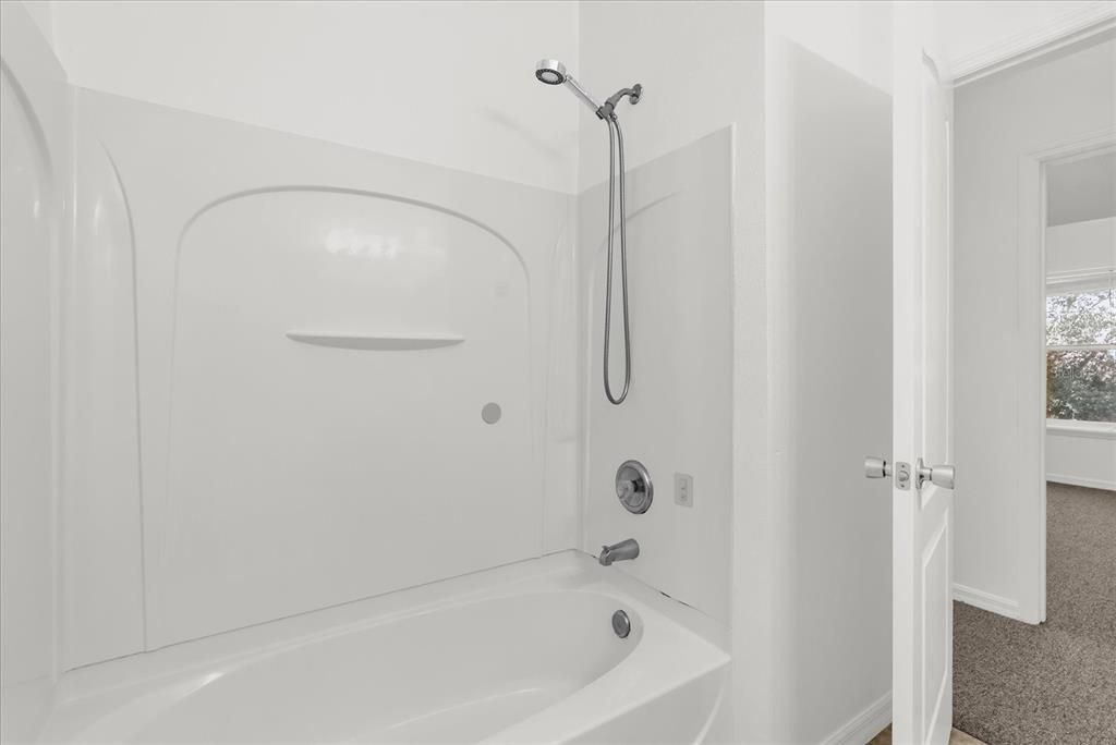 For Sale: $289,000 (3 beds, 2 baths, 1624 Square Feet)