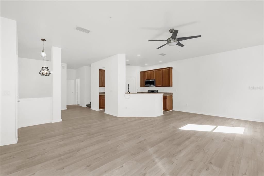 For Sale: $289,000 (3 beds, 2 baths, 1624 Square Feet)