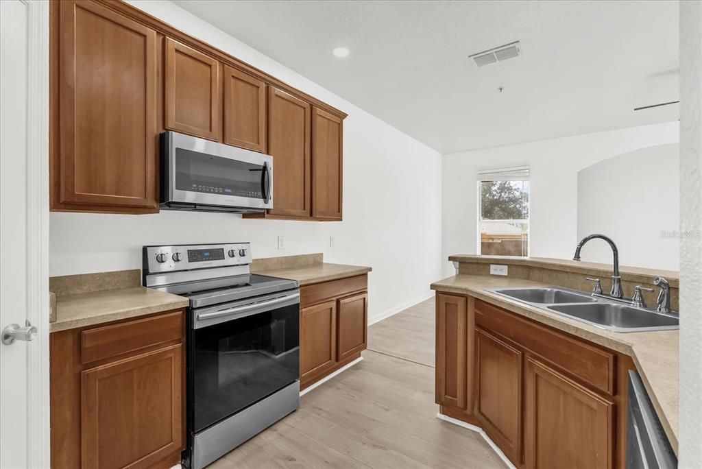 For Sale: $289,000 (3 beds, 2 baths, 1624 Square Feet)