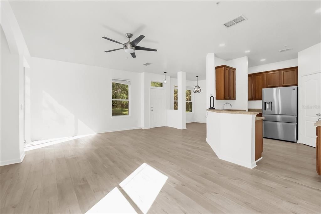 For Sale: $289,000 (3 beds, 2 baths, 1624 Square Feet)