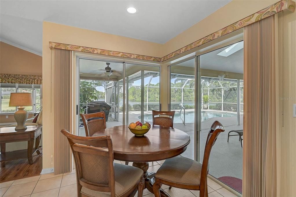 En Venta: $1,050,000 (3 camas, 3 baños, 2595 Pies cuadrados)