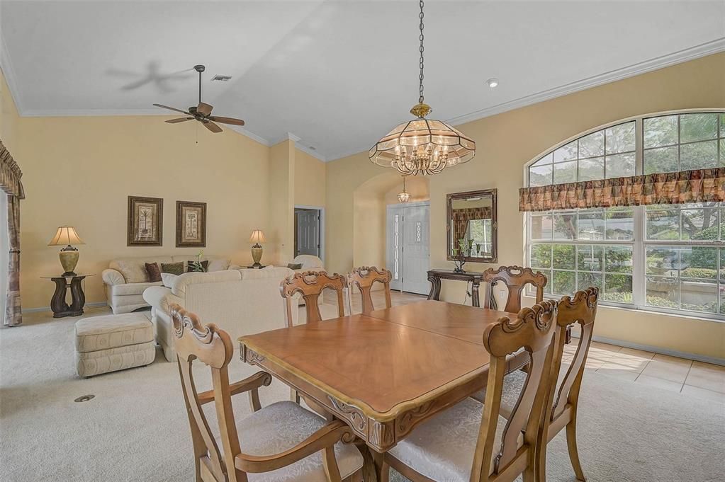 En Venta: $1,050,000 (3 camas, 3 baños, 2595 Pies cuadrados)