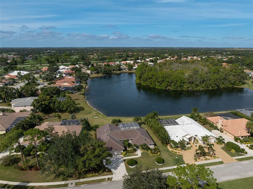 En Venta: $1,050,000 (3 camas, 3 baños, 2595 Pies cuadrados)